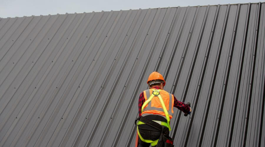 Professional gutter cleaning in Berwick, IA